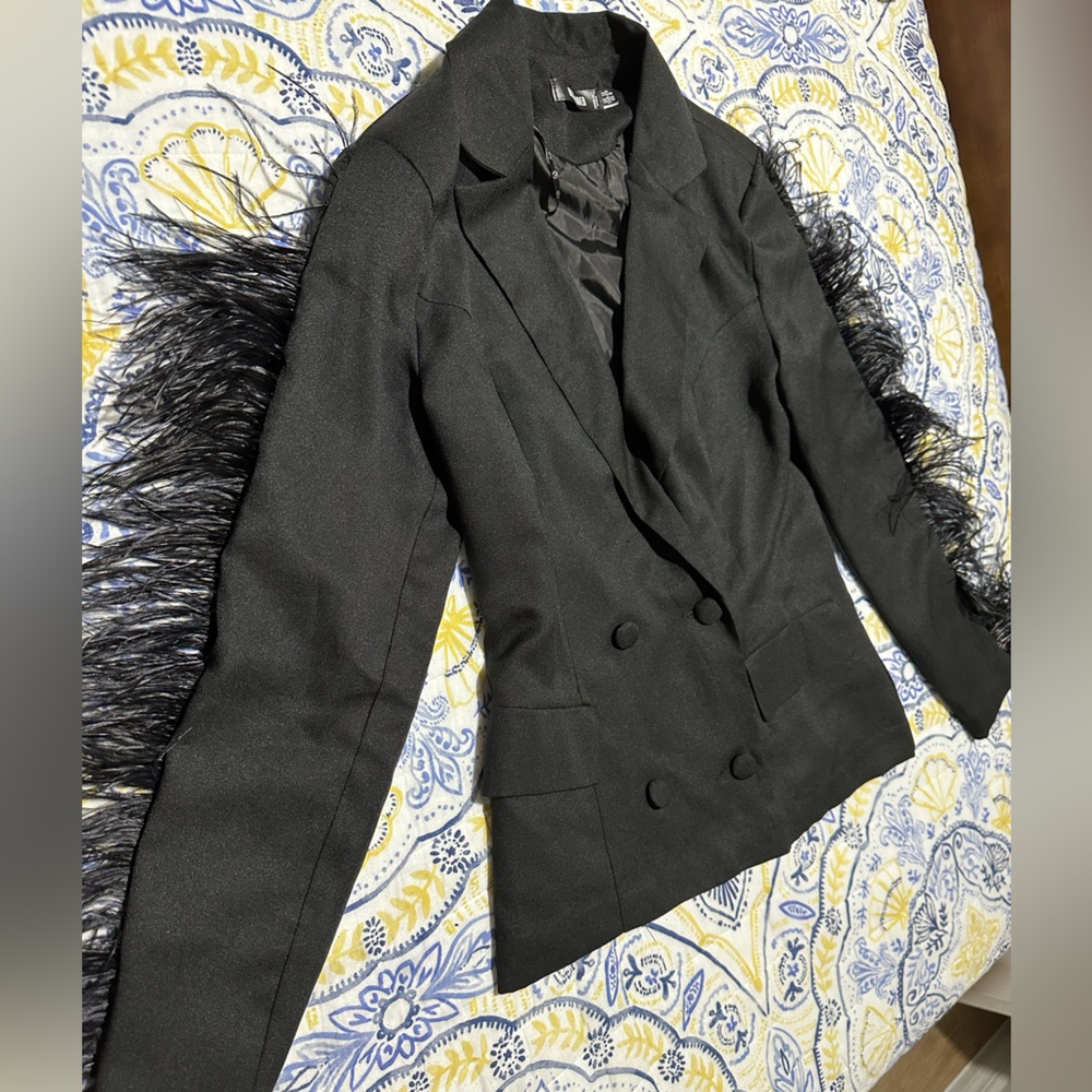 Blazer - Picture 4 of 5